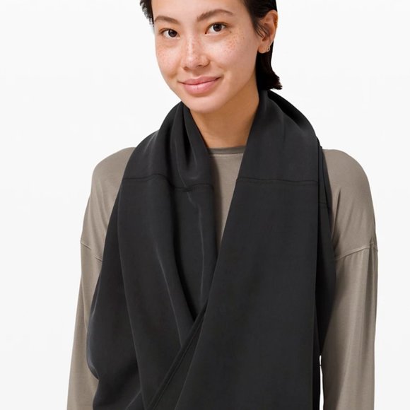 lululemon Vinyasa Scarf - Picture 1 of 3
